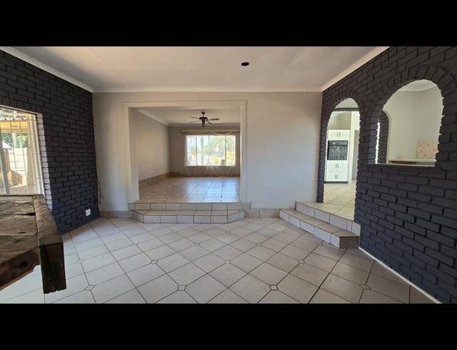 4 BEDROOM HOUSE FOR SALE IN THE ORCHARDS